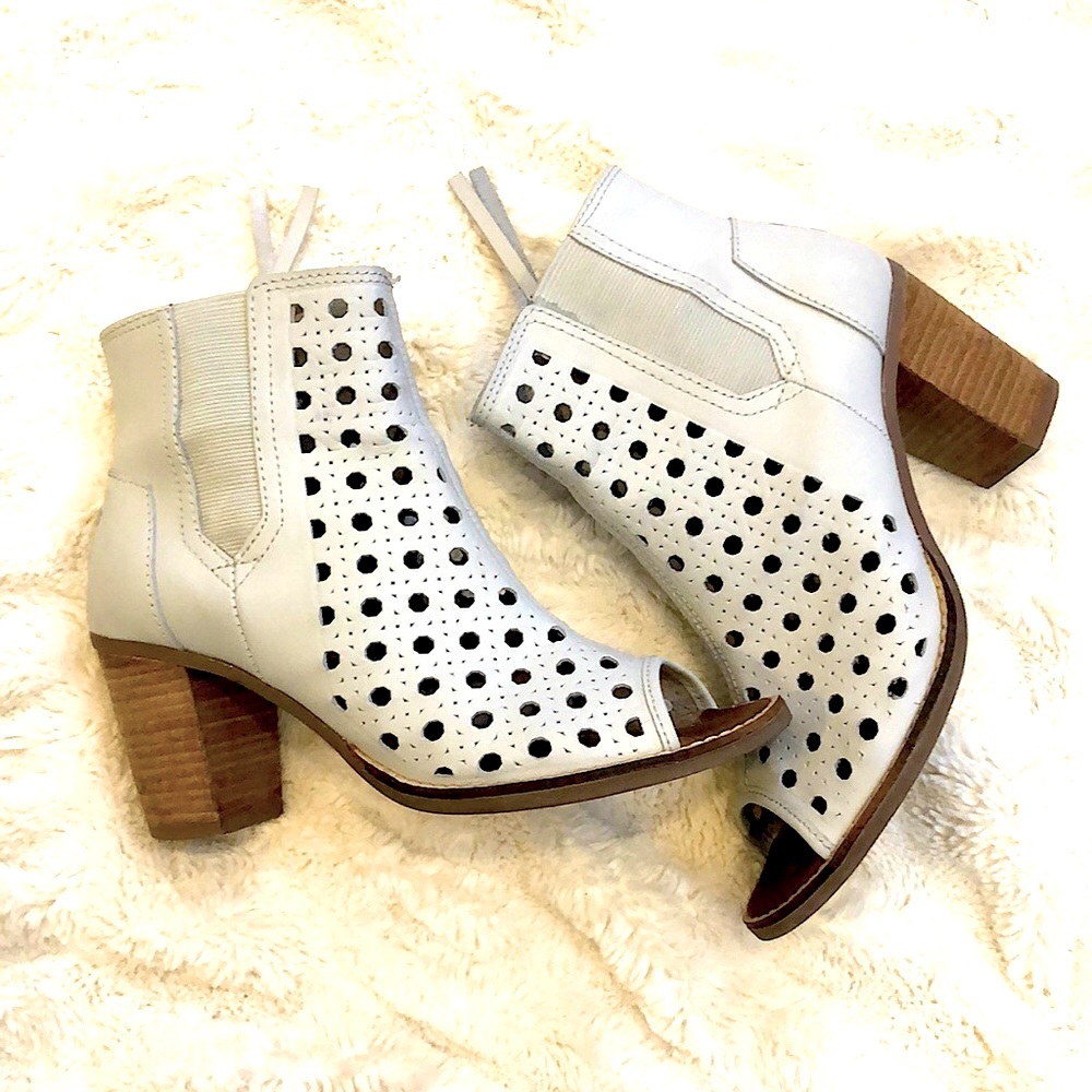 TOMS Women’s Majorca Peep Toe Bootie